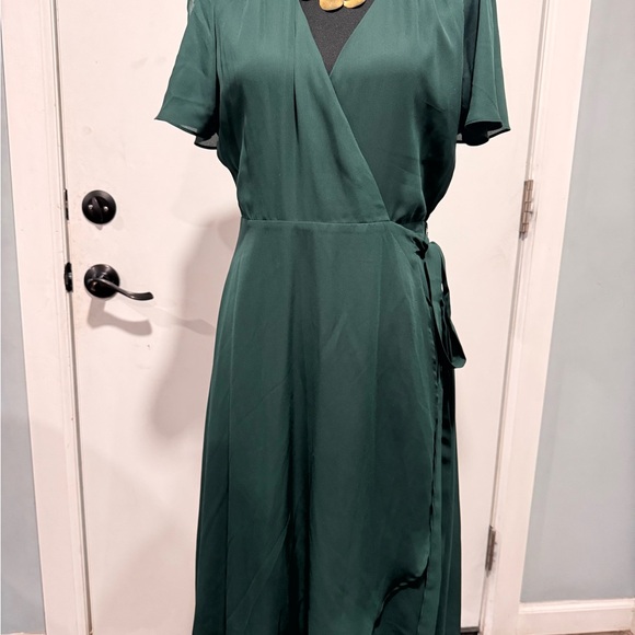 Lulu's Emerald Green Midi Dress - Picture 1 of 10